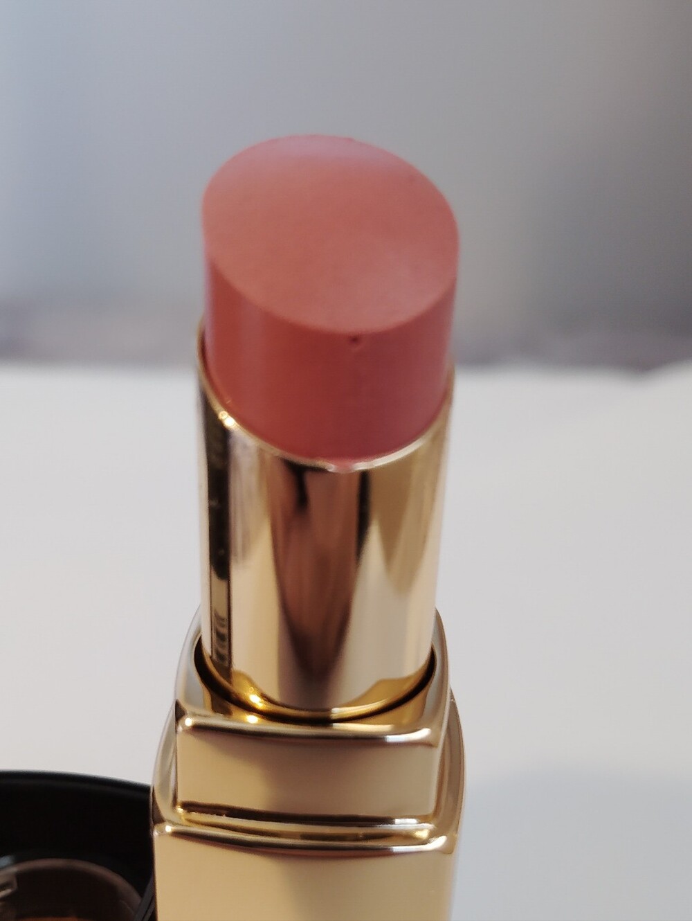 New CHANEL Rouge Coco Flash Hydrating Lipstick - 84 Immediat Beige Pink - Picture 2 of 4